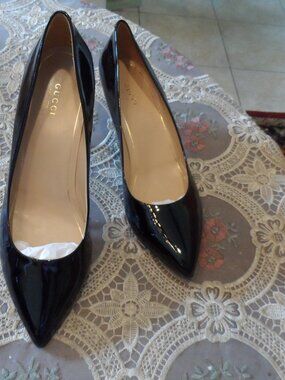 Gucci Black Patent Leather Kitten Heel Pumps Size 39.5B